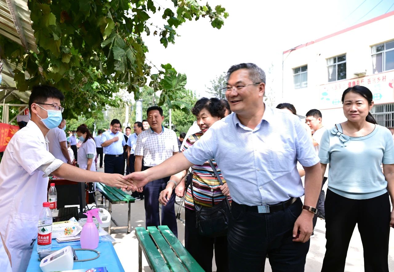 華廈眼科醫院集團臨沂華廈眼科醫院“慈善光明行”，走進蒙陰縣高都鎮